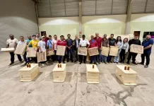 Prefeitura de São Gonçalo distribui mais de 300 kits a apicultores
