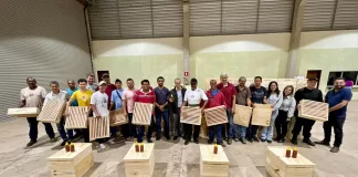 Prefeitura de São Gonçalo distribui mais de 300 kits a apicultores