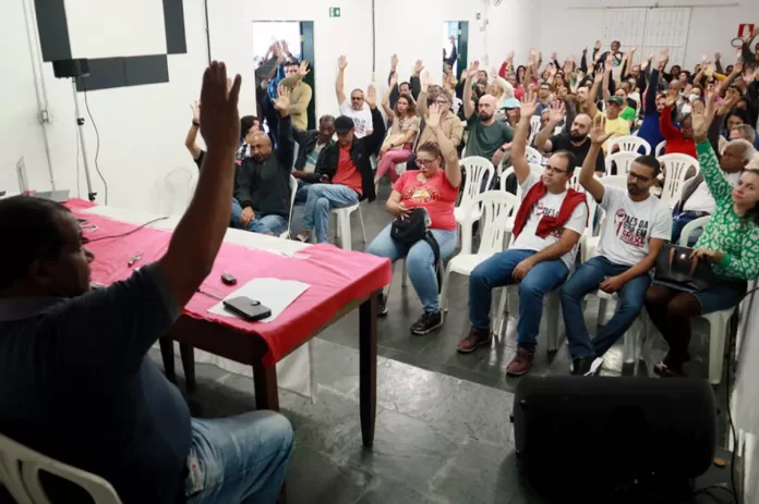 Técnicos administrativos da UFOP aprovam saída da greve em assembleia