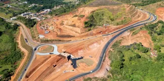 Rotatórias do novo trevo de São Gonçalo começam a receber asfalto