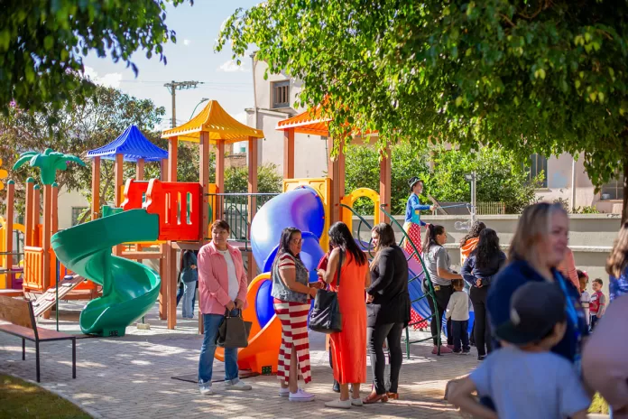 Itabirito entrega revitalização do Parquinho do bairro Vila Gonçalo