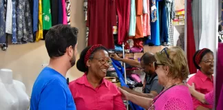 Juliano Duarte e Sônia Azzi realizam caminhada no bairro Barro Preto e reforçam compromisso com a população