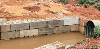 Obra emergencial na Rua Bélgica em João Monlevade