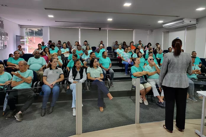 Procon São Gonçalo do Rio Abaixo alerta sobre golpes e fraudes em palestra para Abeviti