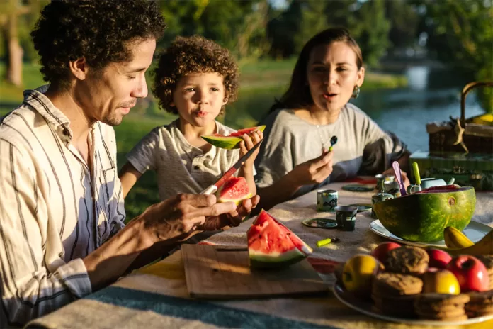 Nova lei visa garantir o acesso à alimentação de qualidade e promover a saúde da população.