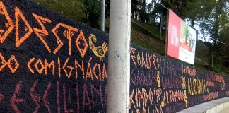 Muro da Praça do Povo é grafitado com nomes de escravizados do engenheiro Jean Monlevade