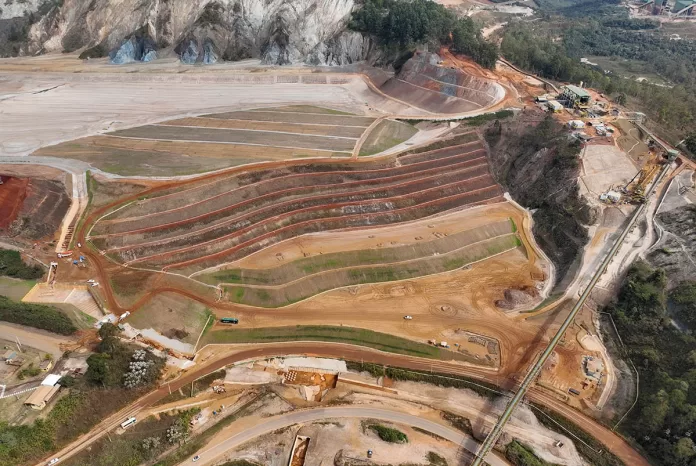 Obras de descaracterização de barragens da Samarco utilizam rejeitos