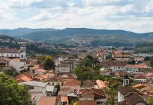 Vista da cidade de Mariana. Com destaque para o centro histórico da cidade.