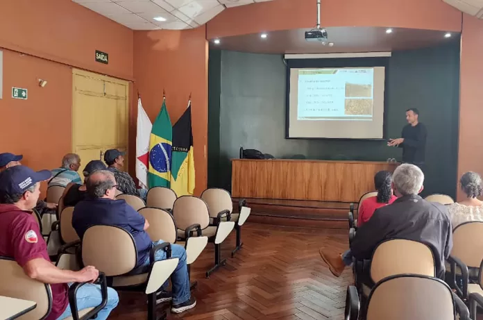 Capacitação em Pecuária Leiteira reúne produtores de Ouro Preto