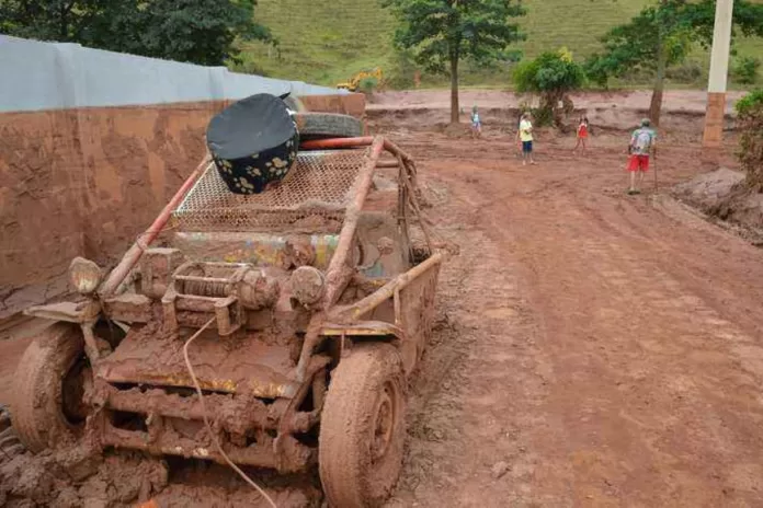 fundão carro e crianças antonio cruz abr