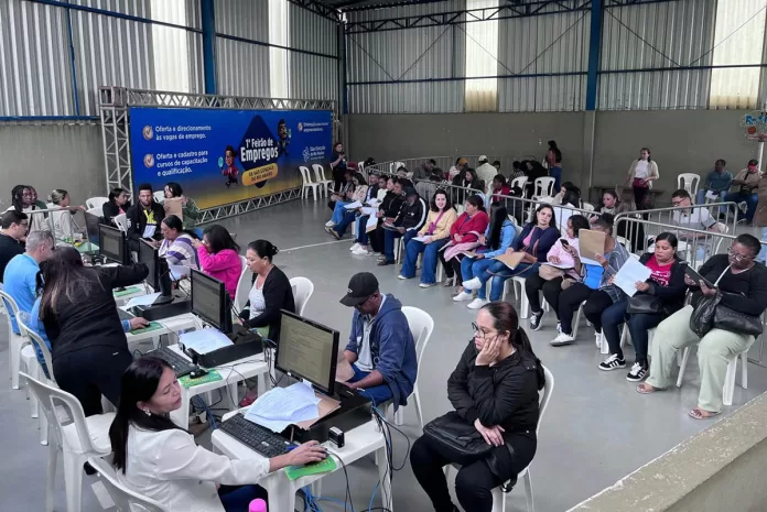 Mais de mil candidatos buscaram vagas no Feirão do Emprego em São Gonçalo