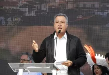 Ministro da Casa Civil, Rui Costa, durante a durante apresentação de programas e projetos na Bacia do rio Doce, em Mariana,