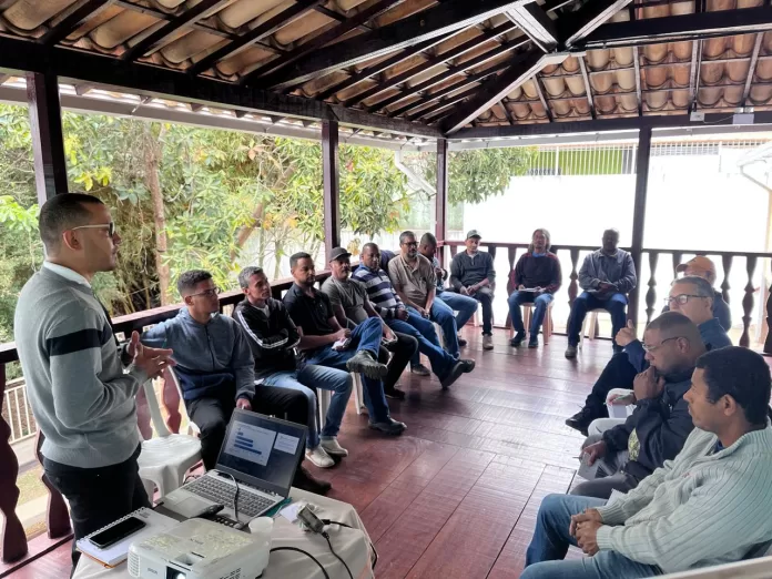 Apicultores de São Gonçalo aperfeiçoam produção