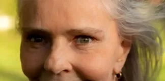 Morre, aos 75 anos, a cantora e compositora Angela Ro Ro