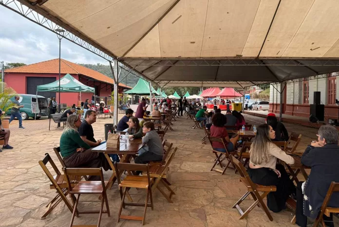 Feira da Estação comemora 3 anos em Santa Bárbara