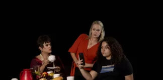 Espetáculo provoca reflexão sobre uso excessivo de tecnologia na adolescência