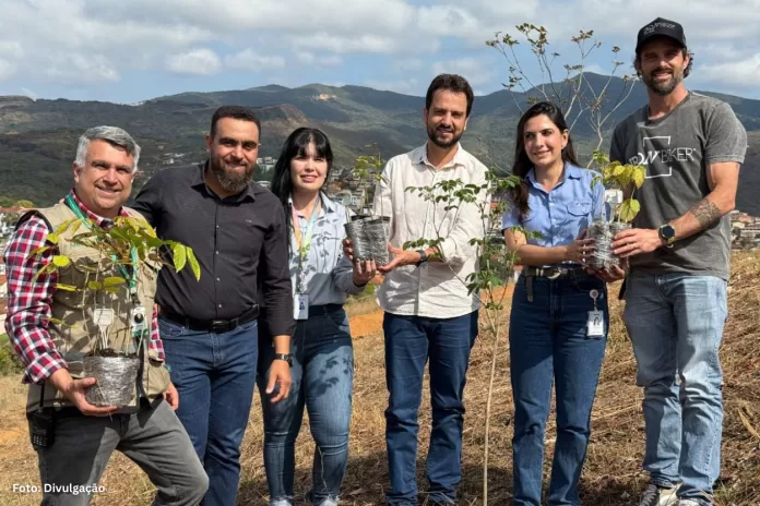 Iron Biker marca Dia da Árvore plantando 1.600 mudas em Mariana