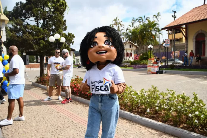 Programa de Educação Fiscal realiza blitz educativa em Itabirito