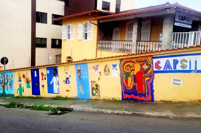 Sede do CAPS IJ ganha mural de pinturas em Monlevade