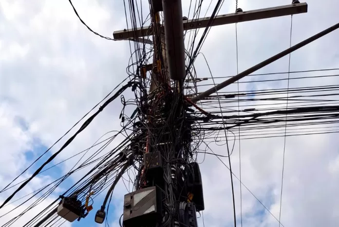 Monlevade Regulariza cabos em parceria com Cemig e empresas de telecomunicações