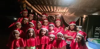 Iluminação de Natal e coral infantil marcam abertura das festividades em Santo Antônio do Leite