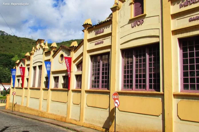 UFOP realiza sessão solene para conceder título de Doutor Honoris Causa