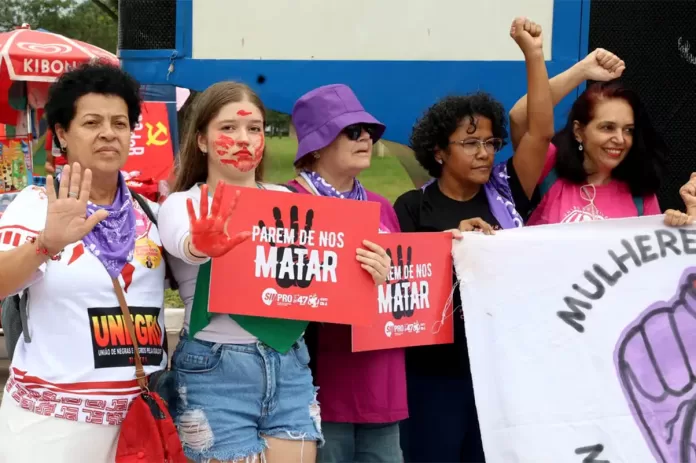 Protestos contra a violência de gênero tomam o Brasil neste 8 de março