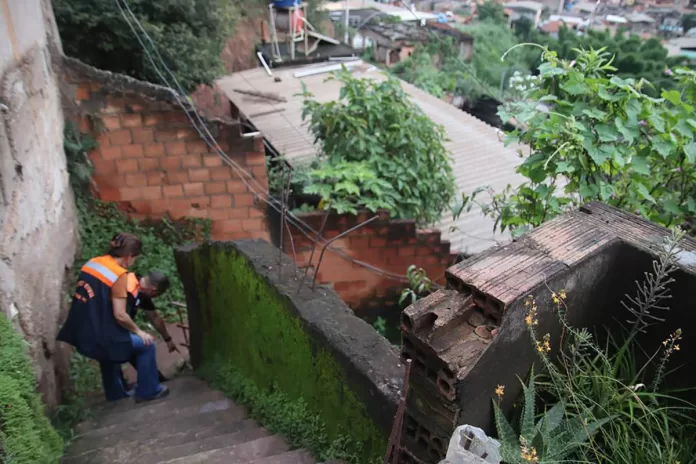 IMG_3511 Já são nove famílias que tiveram de deixar suas casas no Bom Jesus em Congonhas