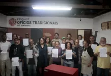 Ex-alunos da Escola de Ofícios de Mariana em obra na Gruta da Lapa