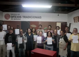Ex-alunos da Escola de Ofícios de Mariana em obra na Gruta da Lapa