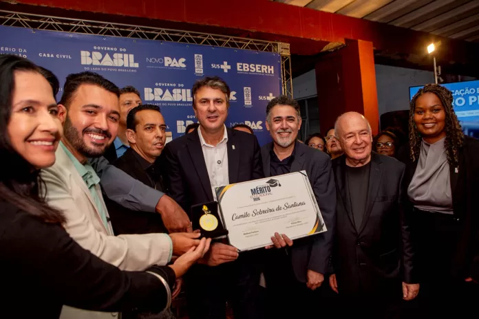 Câmara de Ouro Preto concede Comenda Mérito Educacional ao ministro da Educação