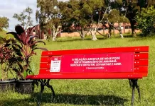 Bancos Vermelhos são instalados nos campi da UFOP como símbolo de combate à violência contra a mulher