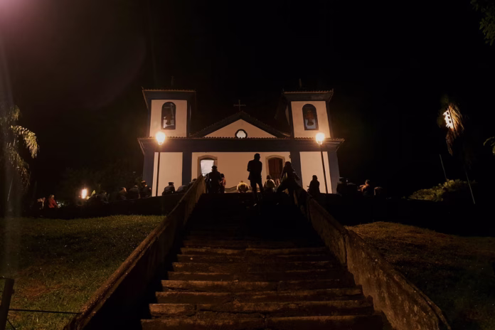 20260409_201759 Igreja Matriz de Nossa Senhora da Conceição de Camargos é entregue a comunidade
