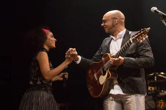 Laura Catarina canta Vander Lee em apresentação especial em Ouro Preto