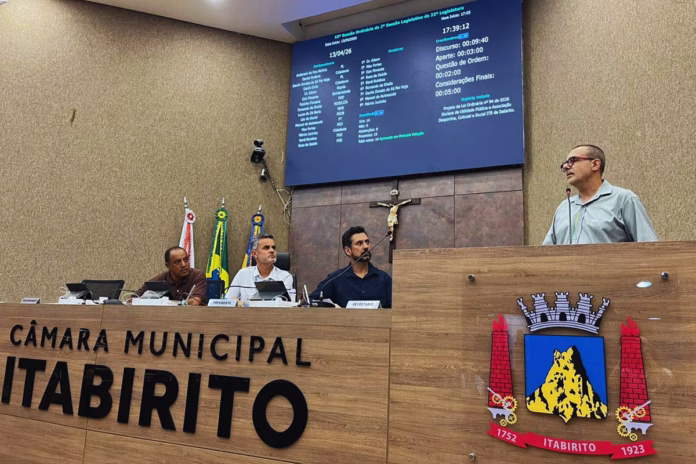 Câmara de Itabirito recebe representantes da Cemig na tribuna