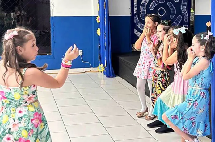 São Gonçalo abre inscrições para oficinas de teatro voltadas a crianças e adolescentes