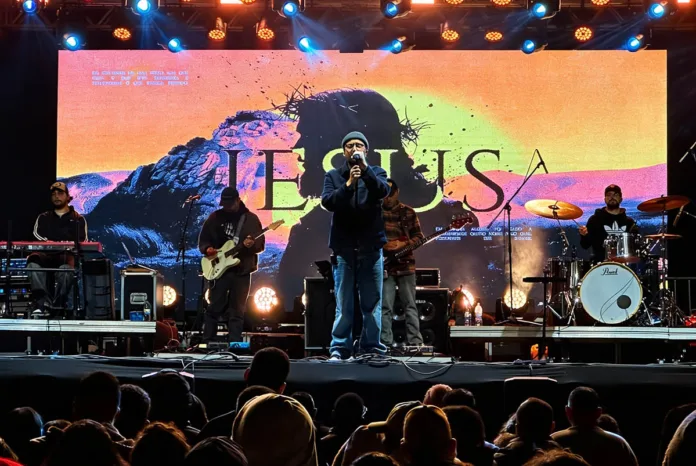 Marcha para Jesus reúne grande público na Praça do Centenário em Itabirito
