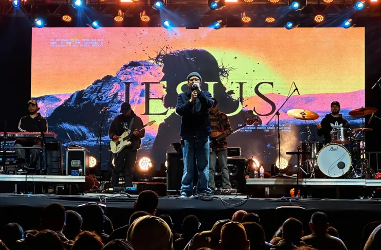 Marcha para Jesus reúne grande público na Praça do Centenário em Itabirito