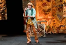 Teatro em Movimento celebra 25 anos em Itabira com Jonas Bloch e o seu espetáculo “Delírio” Teatro em Movimento celebra 25 anos em Itabira com Jonas Bloch e o seu espetáculo "Delírio"