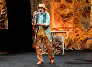 Teatro em Movimento celebra 25 anos em Itabira com Jonas Bloch e o seu espetáculo “Delírio” Teatro em Movimento celebra 25 anos em Itabira com Jonas Bloch e o seu espetáculo "Delírio"