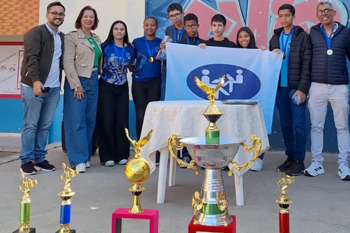 Emip homenageia alunos campeões mundiais de Monlevade