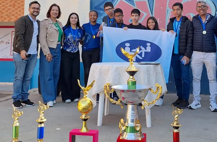 Emip homenageia alunos campeões mundiais de Monlevade Emip homenageia alunos campeões mundiais de Monlevade