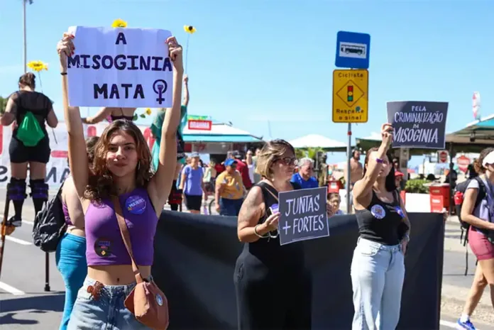 Mulheres vão às ruas pela votação do PL da Misoginia