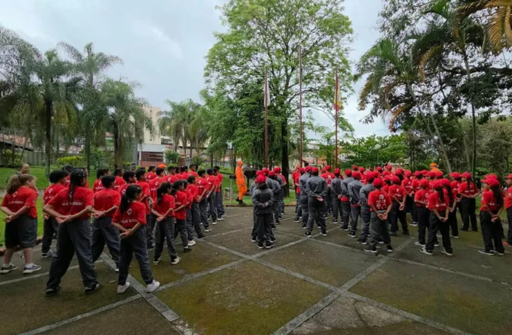 Bombeiros Mirins de São Gonçalo participam de encontro de integração Bombeiros Mirins de São Gonçalo participam de encontro de integração