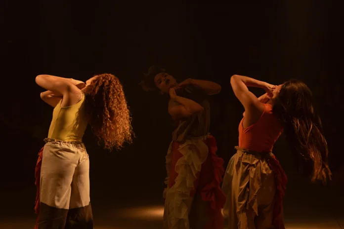 Espetáculo propõe dança acessível e convida público a experimentar o movimento além da visão