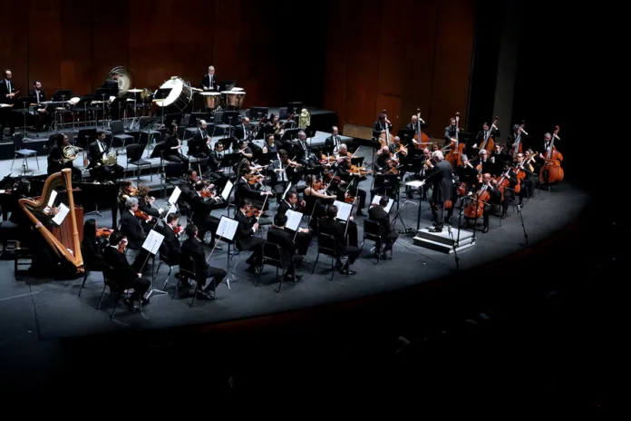 Orquestra Sinfônica de Minas Gerais OSMG apresenta Mozart, Cimarosa e estreia de compositor mineiro no Palácio das Artes