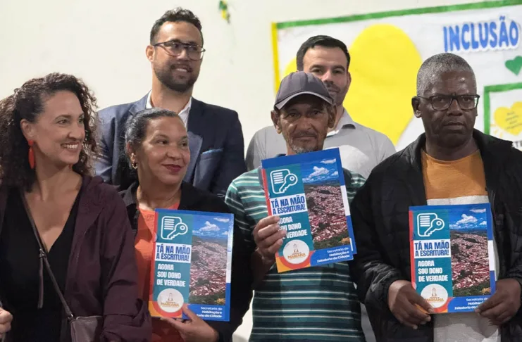 Prefeitura de Mariana entrega títulos de propriedade a 152 famílias do Alto Rosário Prefeitura de Mariana entrega títulos de propriedade a 152 famílias do Alto Rosário