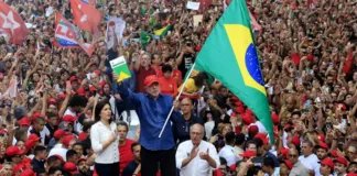 Lula é reeleito presidente do Brasil em virada histórica