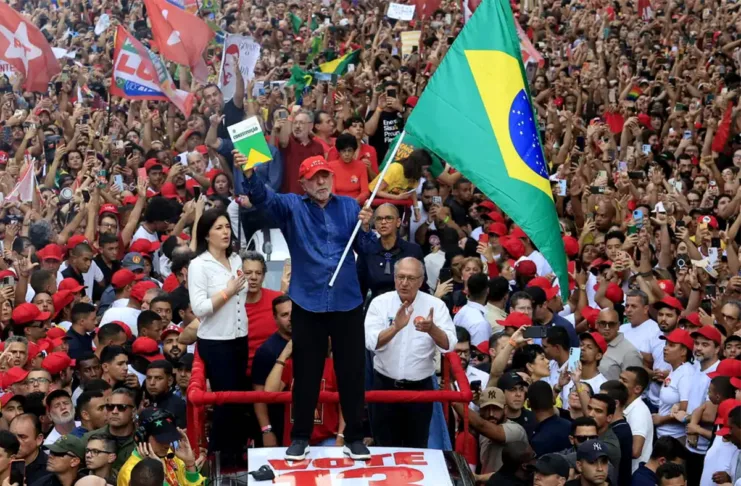 Lula é reeleito presidente do Brasil em virada histórica Lula é reeleito presidente do Brasil em virada histórica