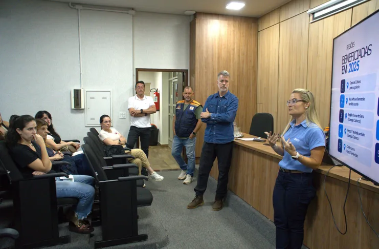 Prefeitura de Itabirito apresenta plano para o período chuvoso a comerciantes Prefeitura de Itabirito apresenta plano para o período chuvoso a comerciantes